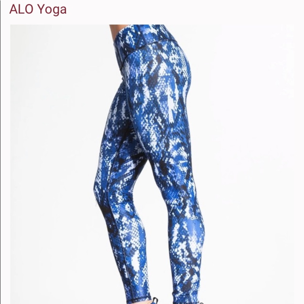 Alo yoga pants. So flattering on. Great print! So comfortable and chic.